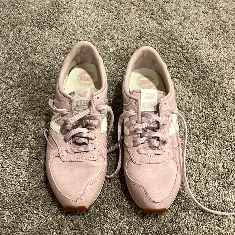 New Balance 420 Shoes